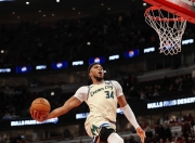 字母哥手感滚烫，带领洛杉矶快船险胜广厦男篮，赛后一句话霸气侧漏的简单介绍